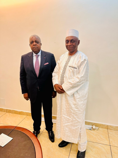 Le Dr Moussa Oumarou est reçu par S.E. René Emmanuel Sadi, Ministre de la Communication, à Yaoundé, le 6 septembre 2023.
