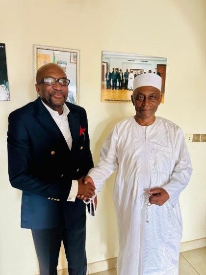 Le Dr Moussa Oumarou et M. Harouna Bako, Directeur général de la SONARA, Yaoundé, 30 avril 2024.