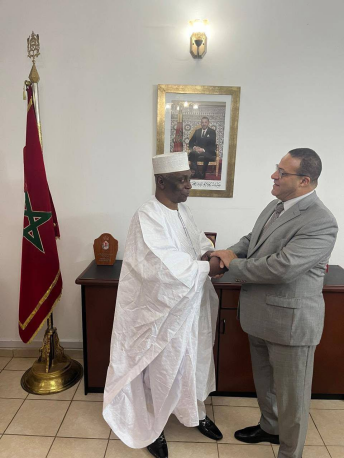 Échange entre le Dr Moussa Oumarou et S.E.M. Abdelkader Jamoussi, Ambassadeur du Royaume du Maroc au Cameroun, à Yaoundé, le 22 juillet 2026.