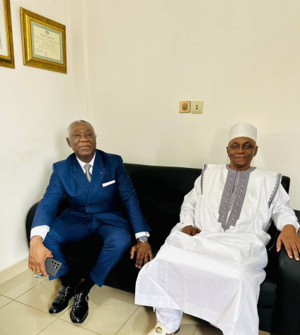 Entretien entre le Dr Moussa Oumarou et S.E. Samuel Mvondo Ayolo, Ministre, Directeur du Cabinet civil de la Présidence de la République, à Yaoundé, le 21 septembre 2023.