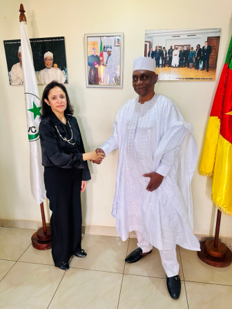 Le Dr Moussa Oumarou accueille S.E. Mme Marwa Hegazy, Ambassadeur de la République arabe d’Égypte au Cameroun, au siège du CIDIMUC à Yaoundé, le 28 janvier 2026.