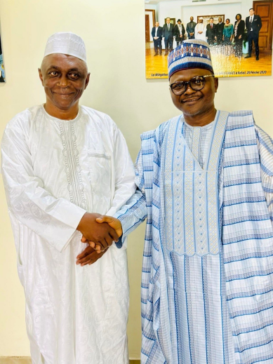 Le Dr Moussa Oumarou reçoit Mohamadou Moustapha, Ministre Secrétaire général adjoint de la Présidence de la République, au siège national du CIDIMUC à Yaoundé, le 21 août 2023.