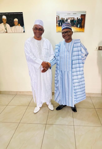 Rencontre entre le Dr Moussa Oumarou et Mohamadou Moustapha, Ministre Secrétaire général adjoint de la Présidence de la République, à Yaoundé, le 21 août 2023.